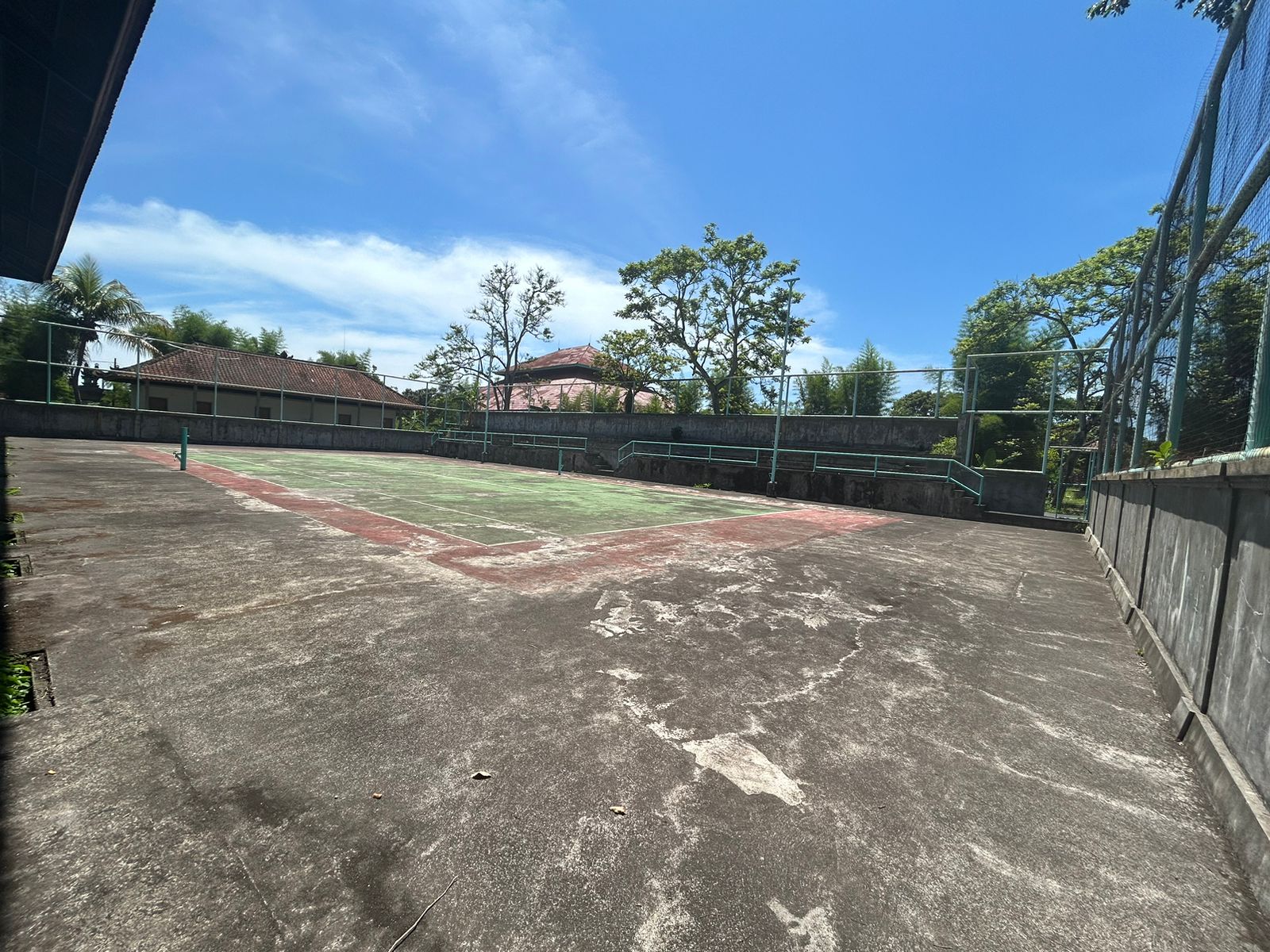LAPANGAN TENIS OUTDOOR
